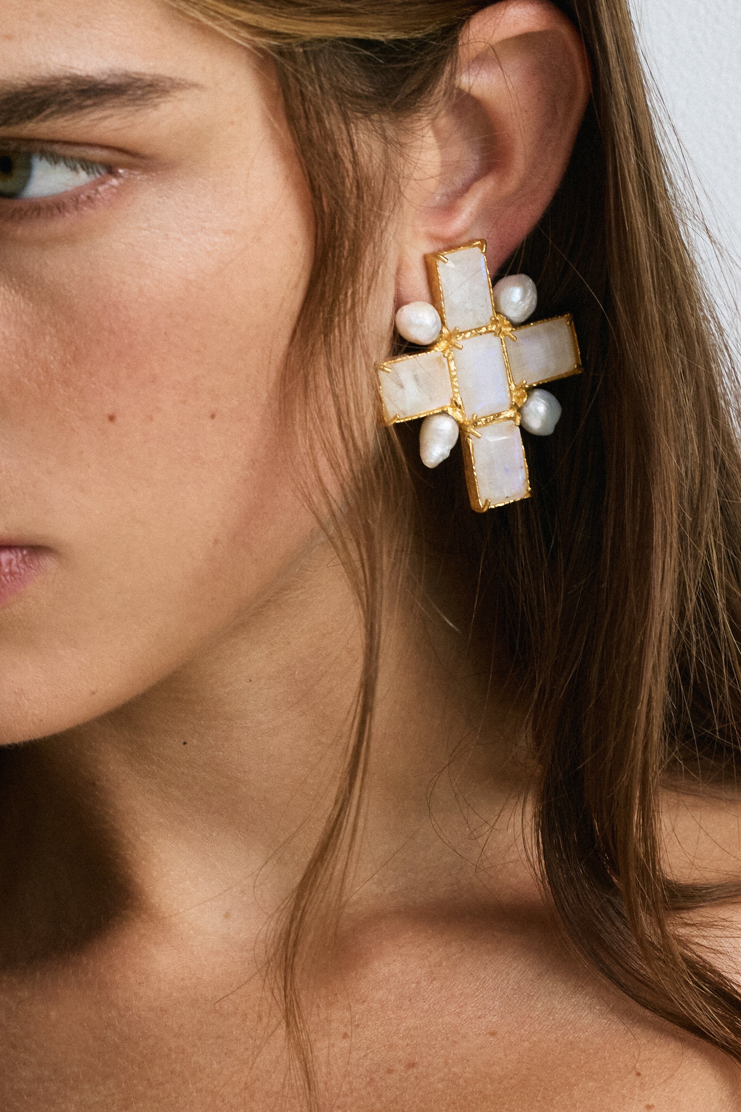 Cinda Earrings White