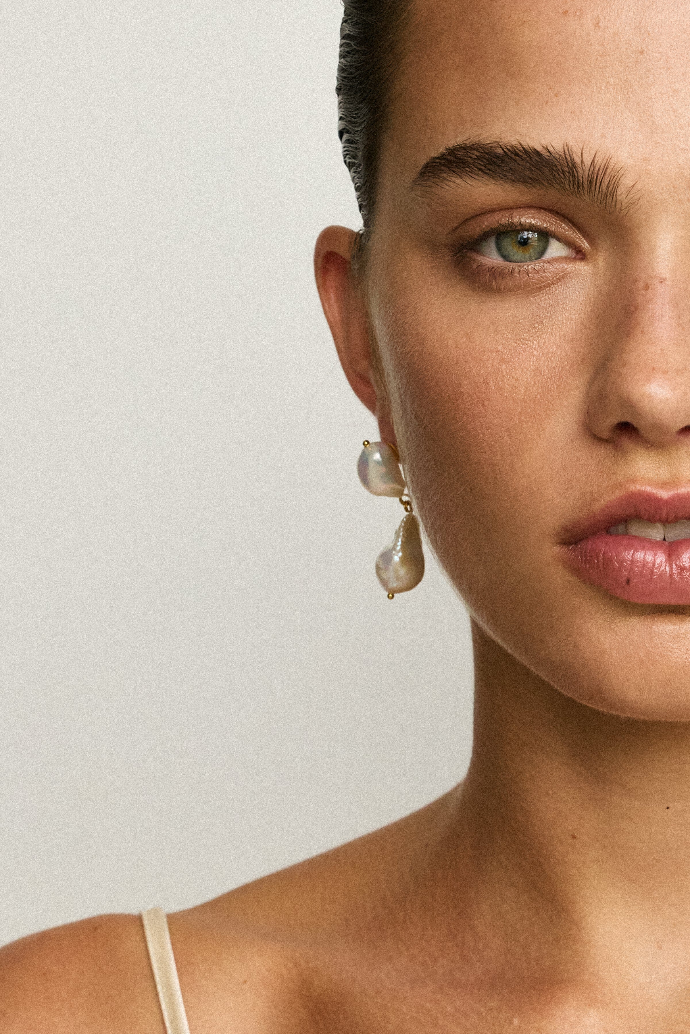 Delilah Earrings Pearl