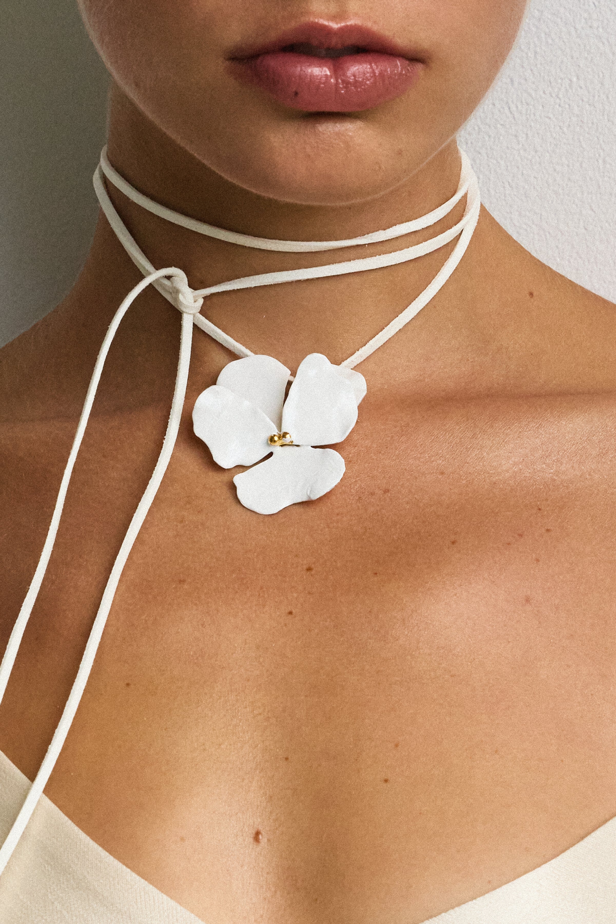 Harriet Pendant Brooch White
