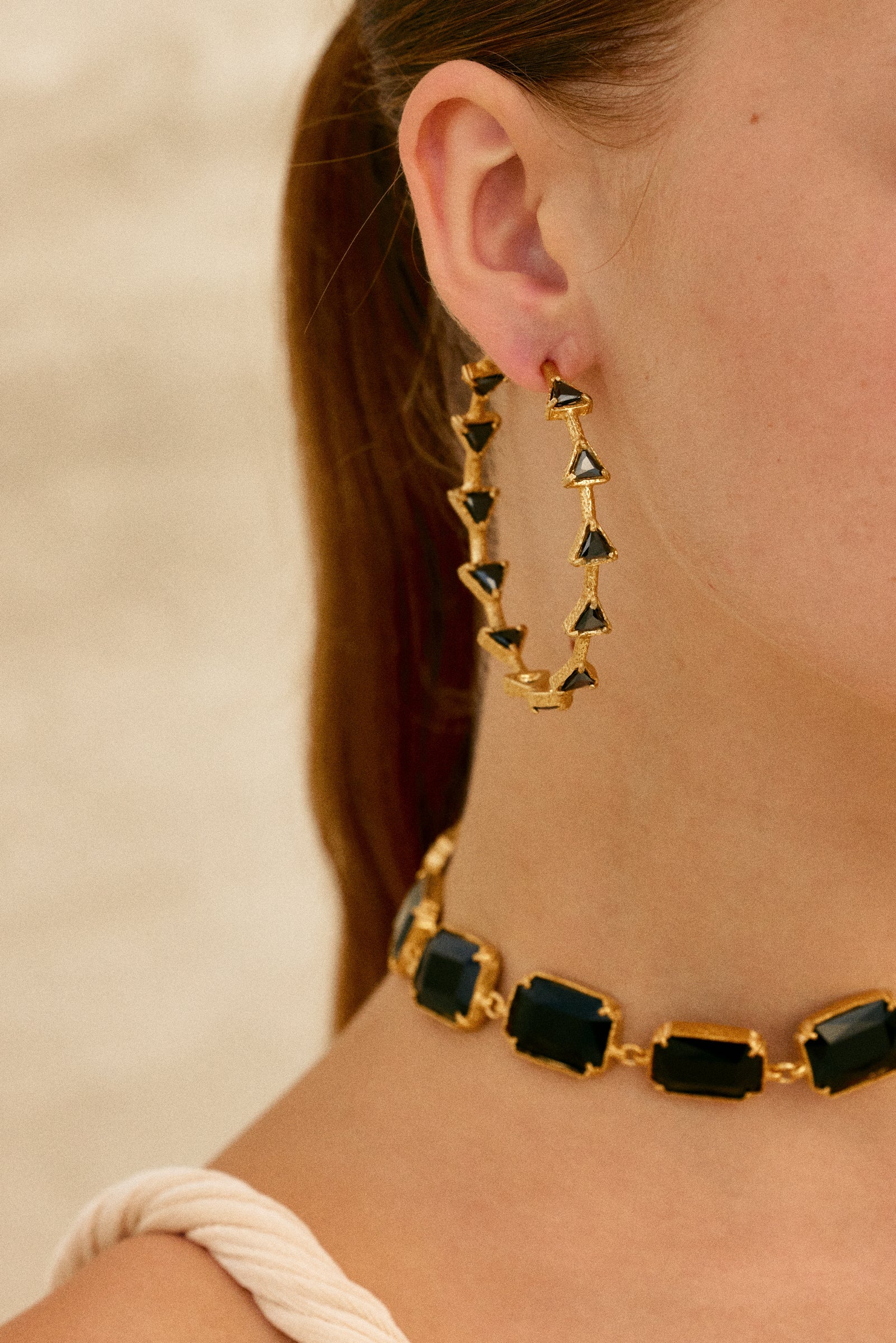 Zoi Hoops Black