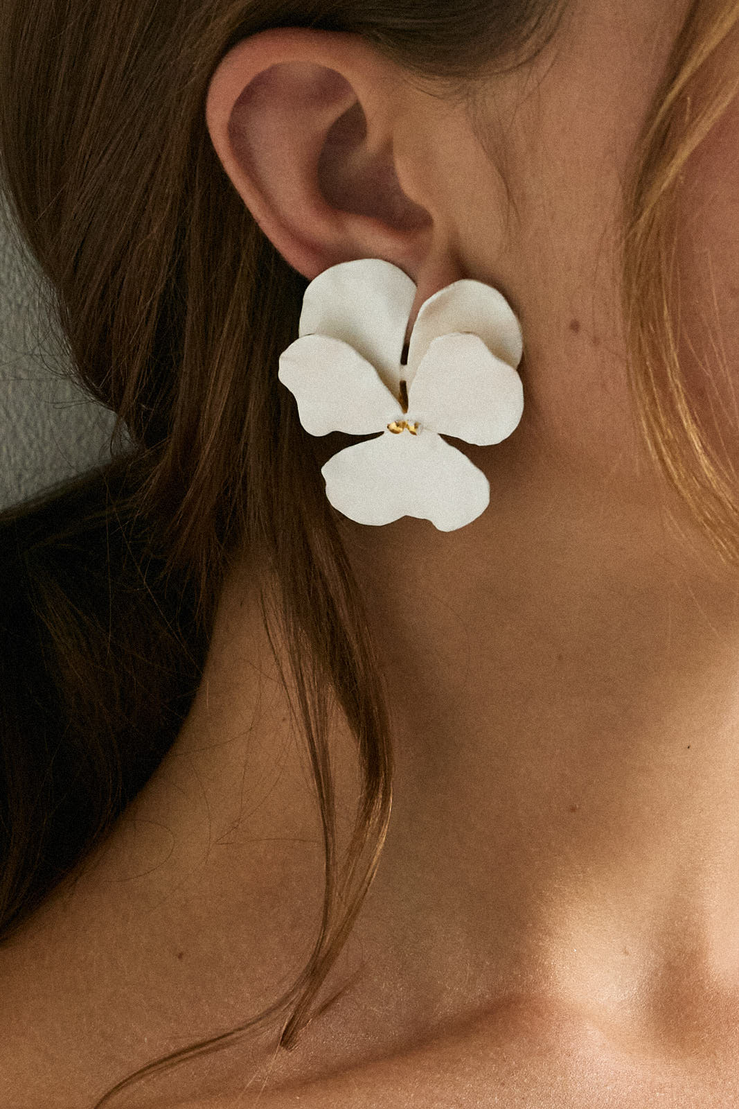 Mia Earrings White