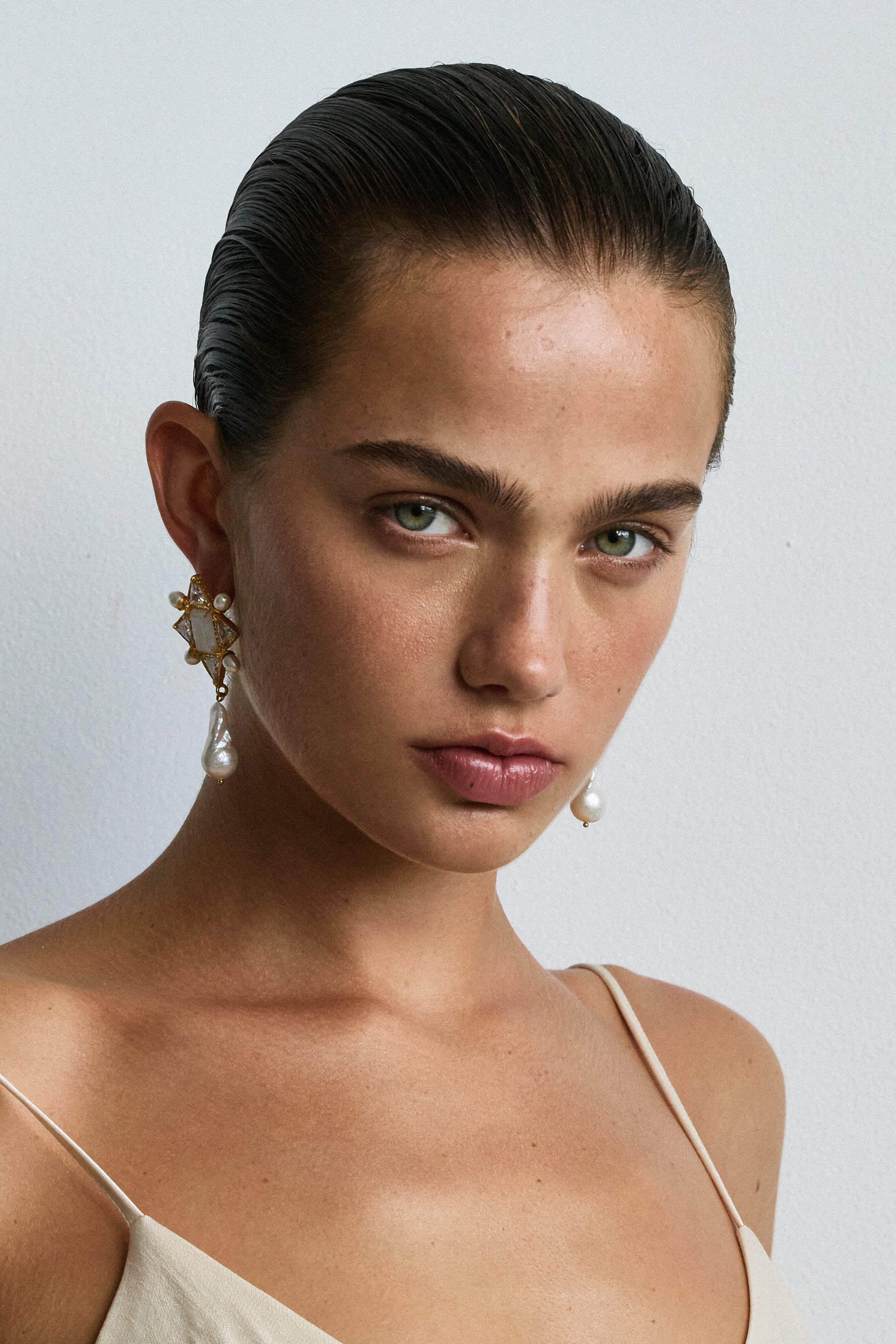 Violetta Earrings White