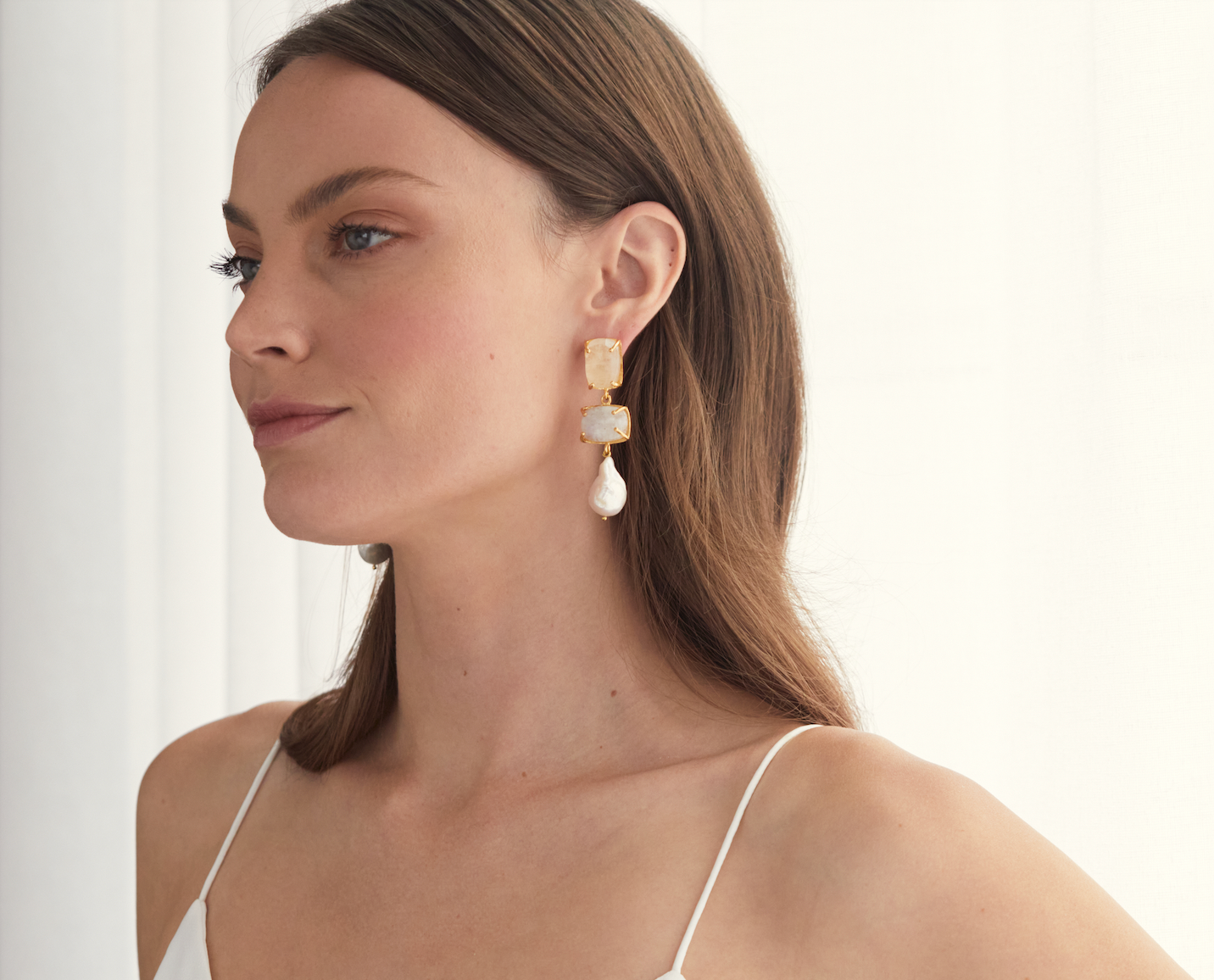 Loren Earrings White