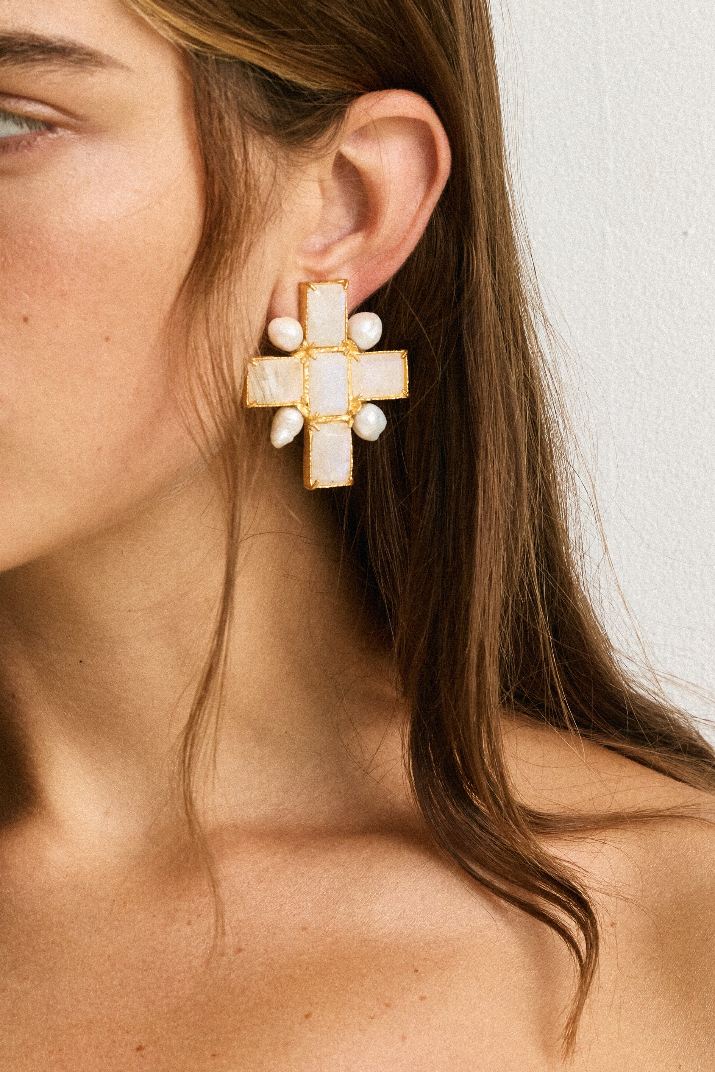 Cinda Earrings White