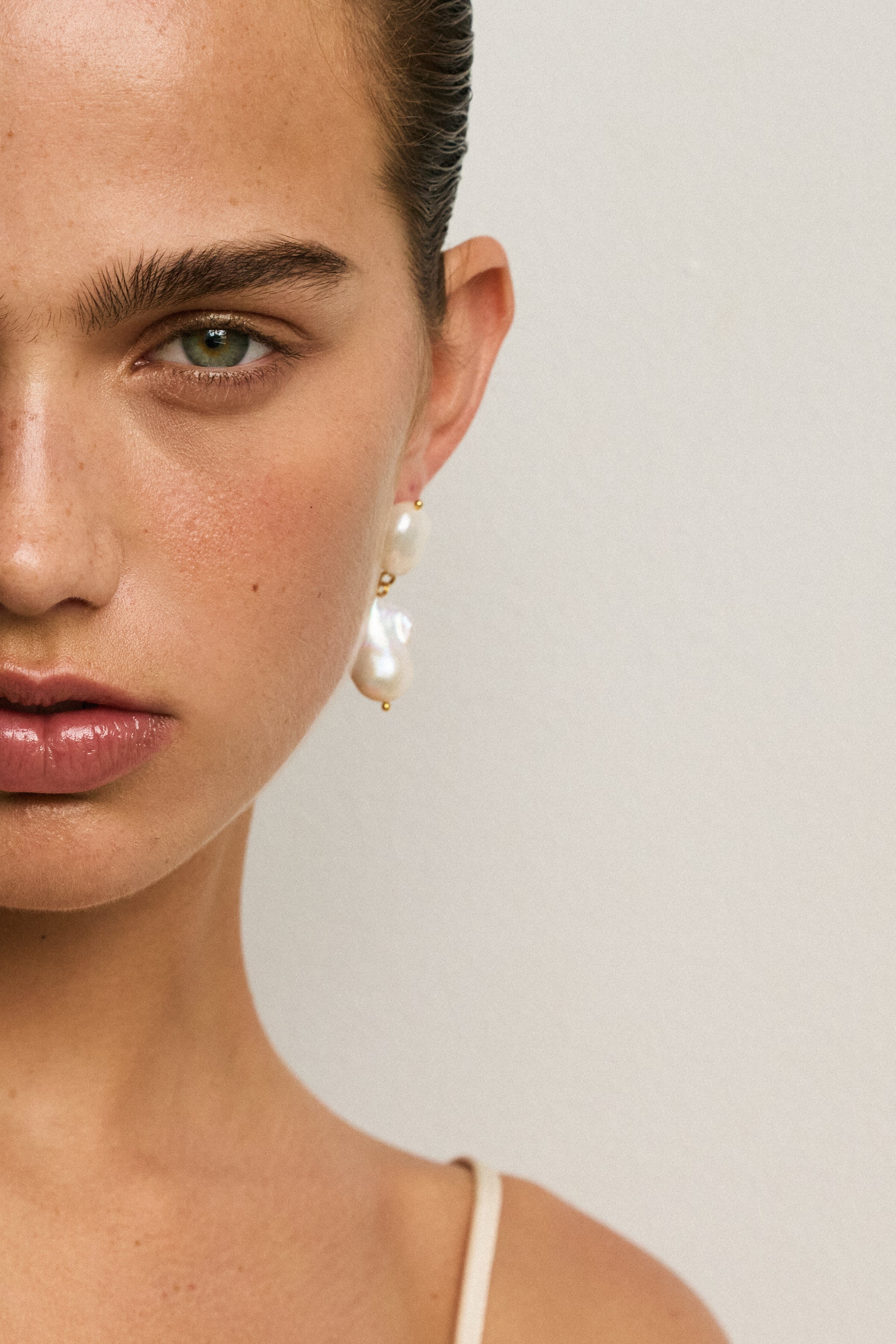 Delilah Earrings Pearl