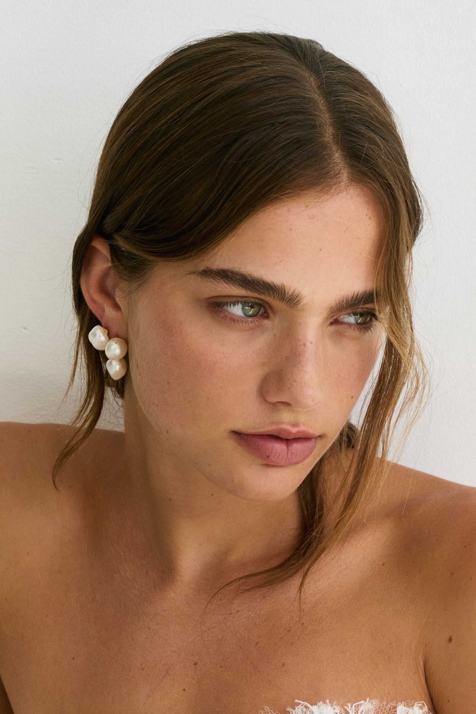 Lydia Studs Pearl